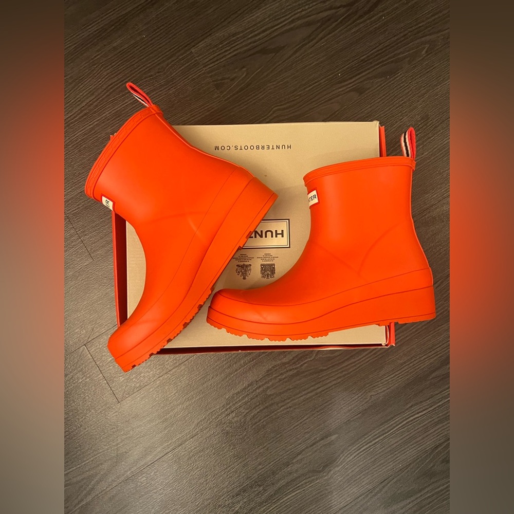 Hunter Play Short Rain Boots Size 7 Red